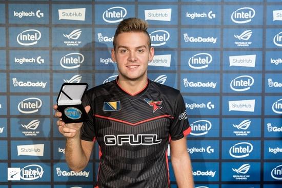 RNG教练：虽然进季后赛的机会不大 但大家没有放弃 这就是电竞精神