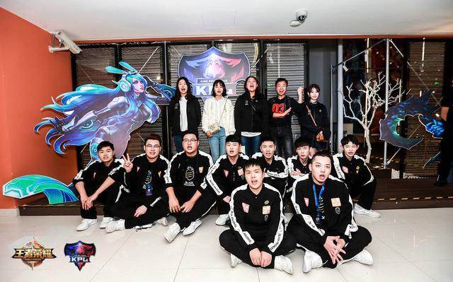 库里来了？ Peyz 吉格斯投中三分球扳平比分， JD Gaming 取得领先